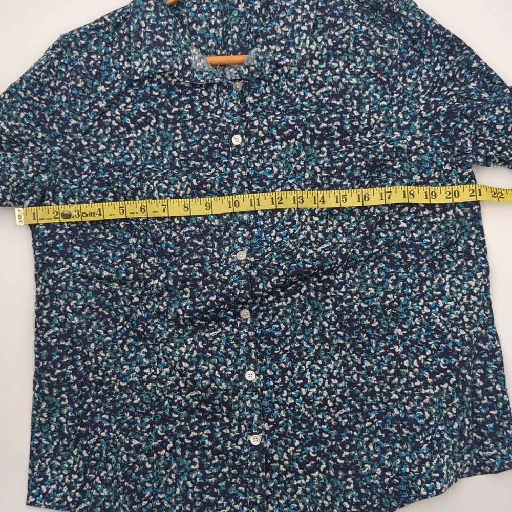 Eddie Bauer Women’s Leaf Motif Button Up Shirt - Picture 6 of 8